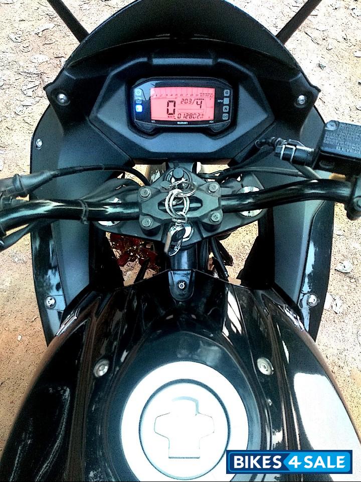 Gl. Sparkle Black Suzuki Gixxer SF Fi