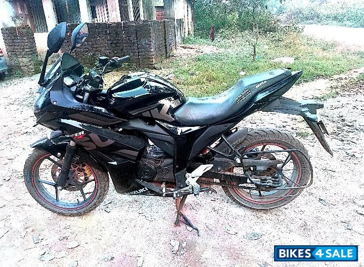 Gl. Sparkle Black Suzuki Gixxer SF Fi