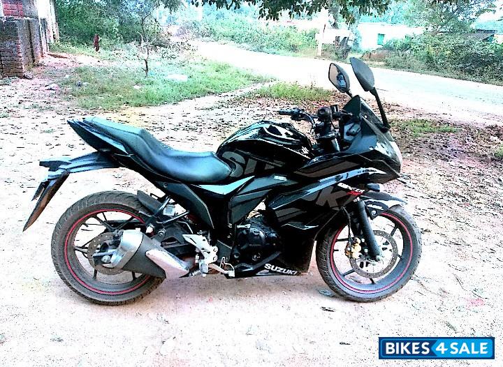 Gl. Sparkle Black Suzuki Gixxer SF Fi