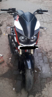 Red Mahindra Mojo XT 300