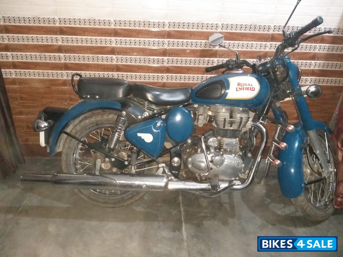 Blue Royal Enfield Classic 350