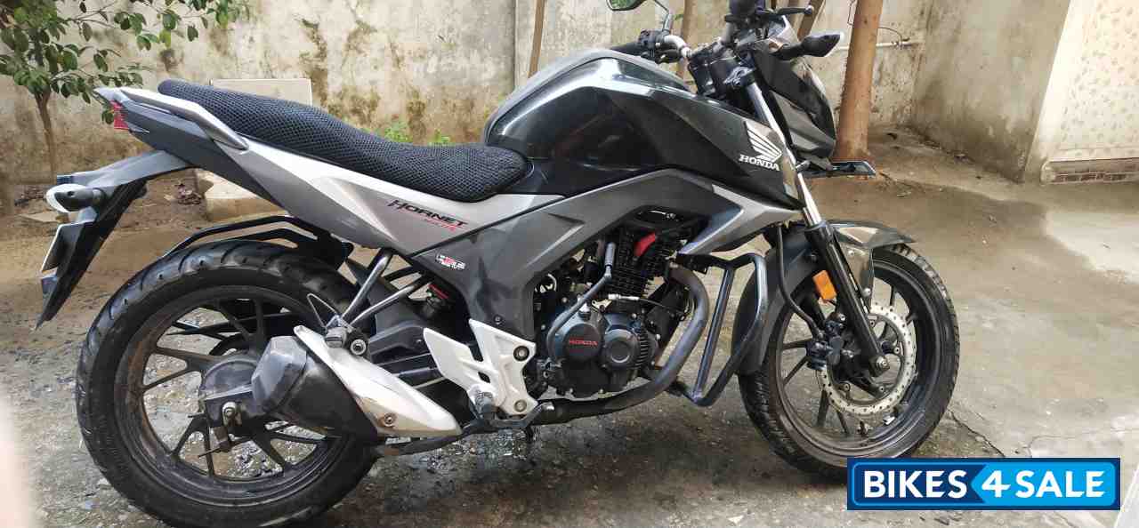 Black Honda CB Hornet 160R