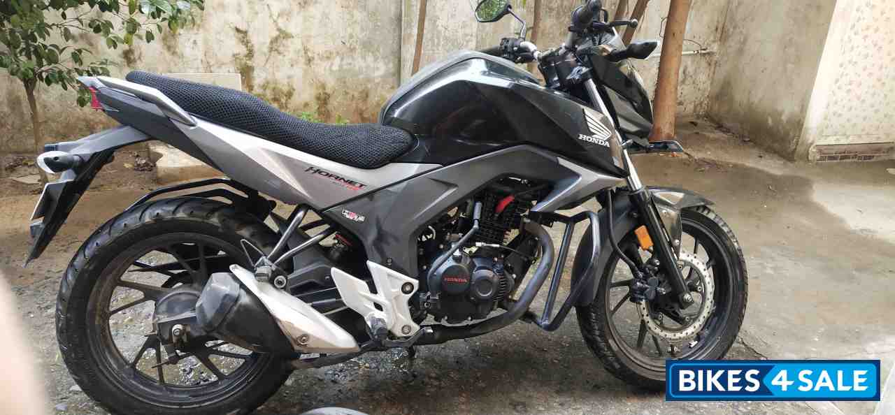 Black Honda CB Hornet 160R