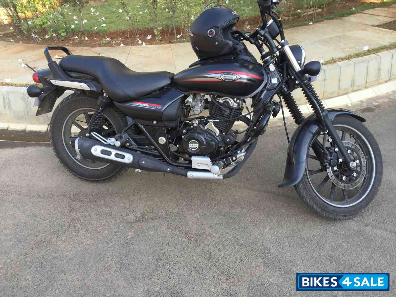 Matt Black Bajaj Avenger Street 220