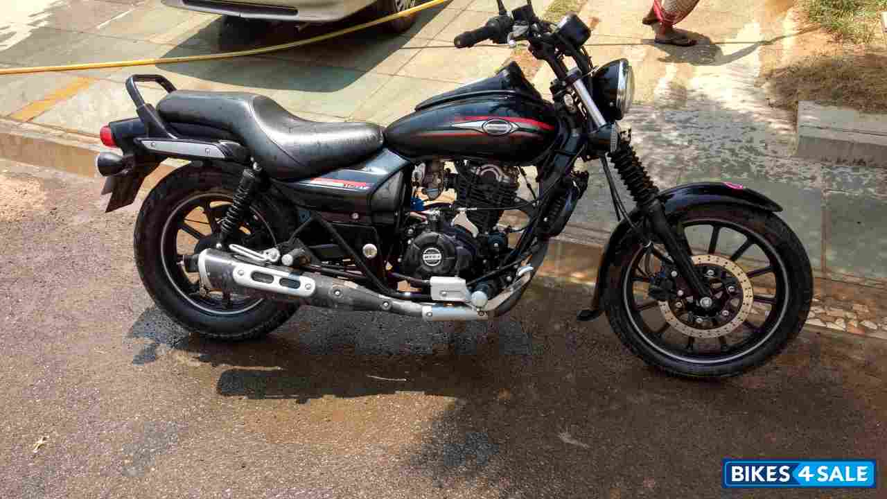 Matt Black Bajaj Avenger Street 220