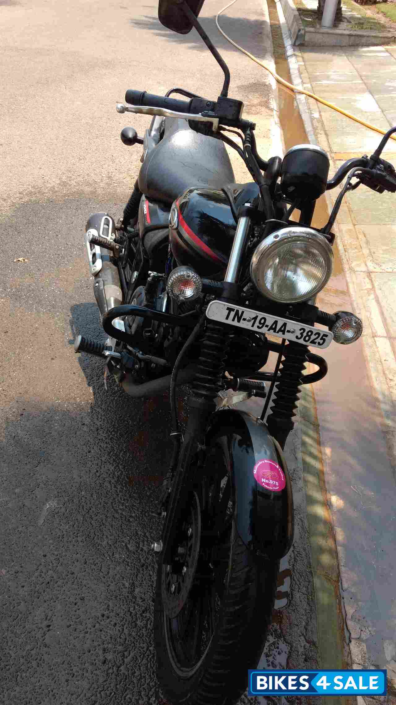 Matt Black Bajaj Avenger Street 220