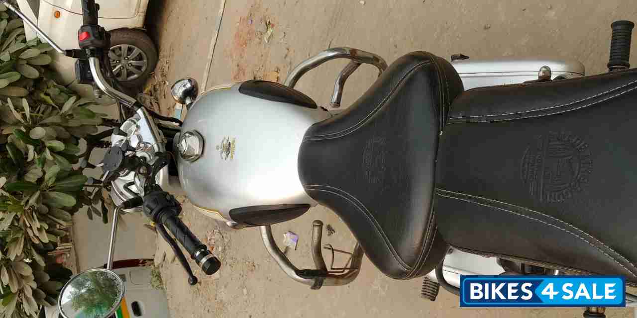 Silver Royal Enfield Classic 350 Silver Royal Enfield Classic 350