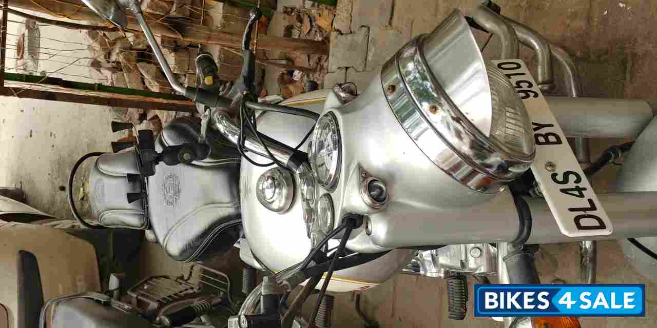 Silver Royal Enfield Classic 350 Silver Royal Enfield Classic 350