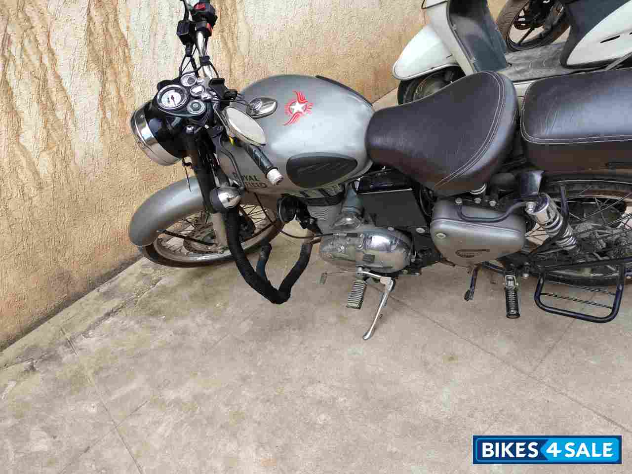 Gun Metal Royal Enfield Classic Gunmetal Grey