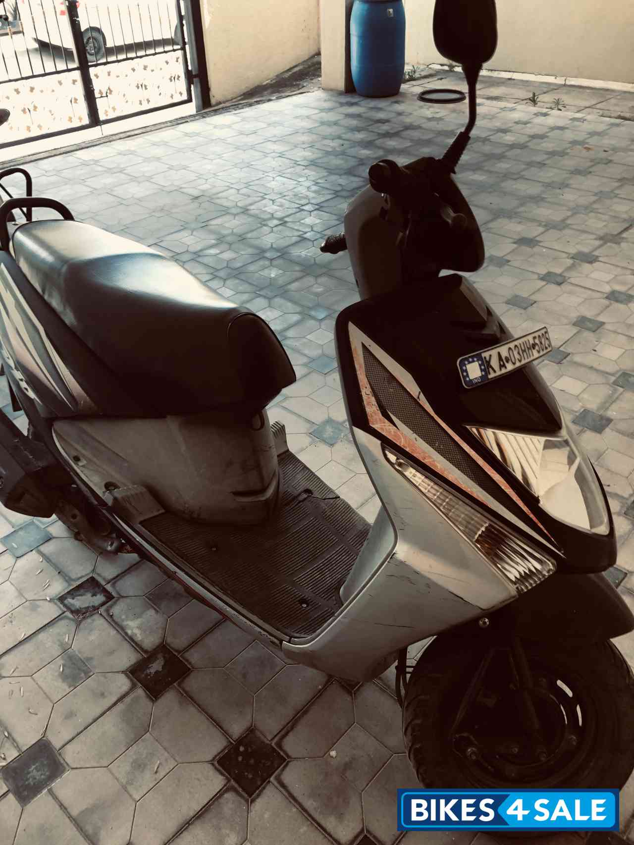 Black Honda Dio