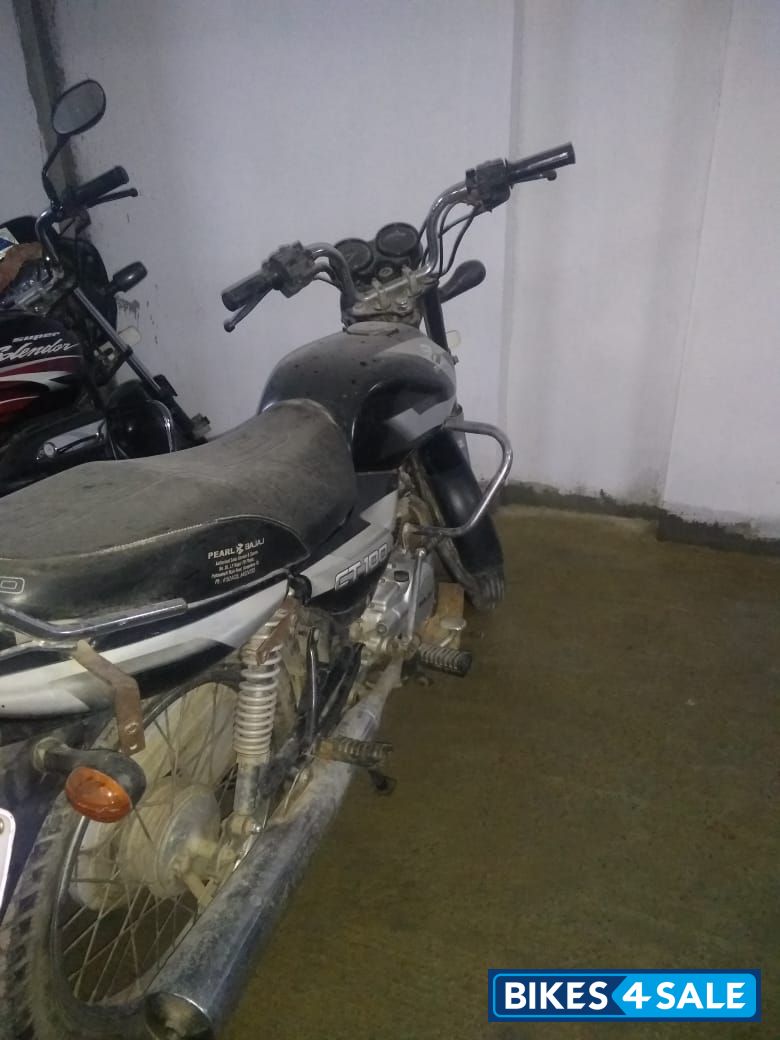 Black Bajaj CT 100