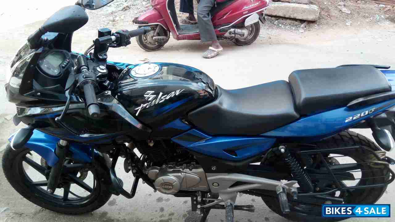 Bajaj Pulsar 220 DTSFi