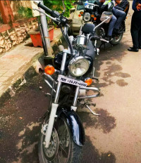 Black Bajaj Avenger Cruise 220