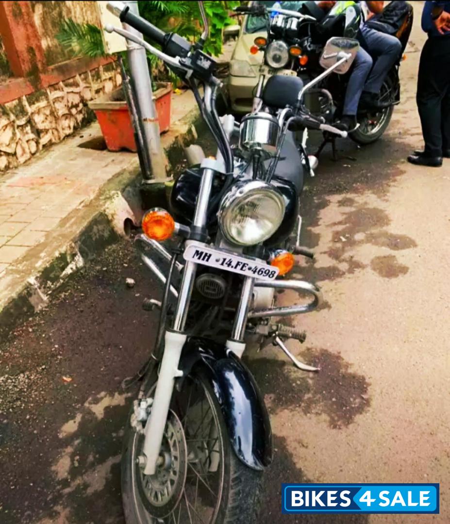 Black Bajaj Avenger Cruise 220