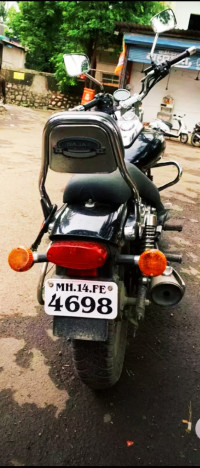Black Bajaj Avenger Cruise 220