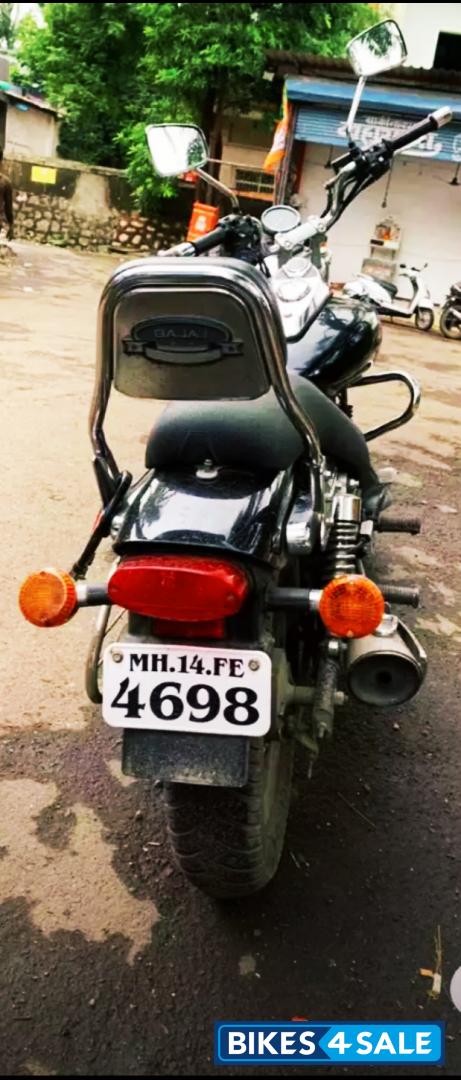 Black Bajaj Avenger Cruise 220