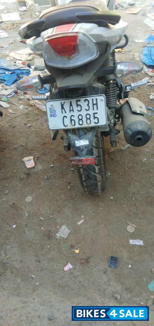 White TVS Apache RTR 160