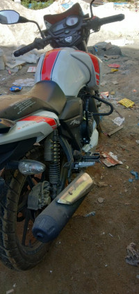 White TVS Apache RTR 160