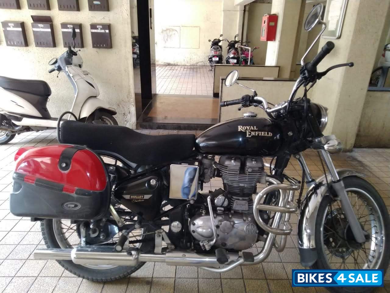 Black Royal Enfield Bullet Electra