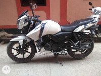 White TVS Apache RTR 160