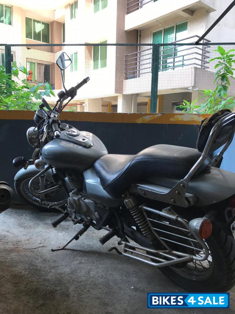 Bajaj Avenger 220 DTS-i