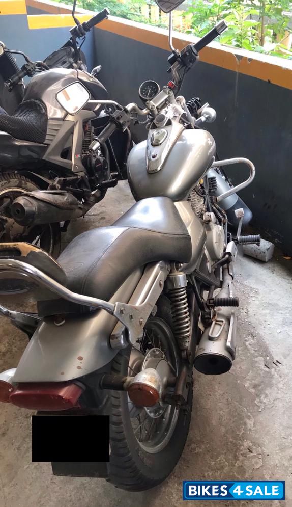 Bajaj Avenger 220 DTS-i