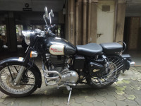 Black Royal Enfield Classic 500
