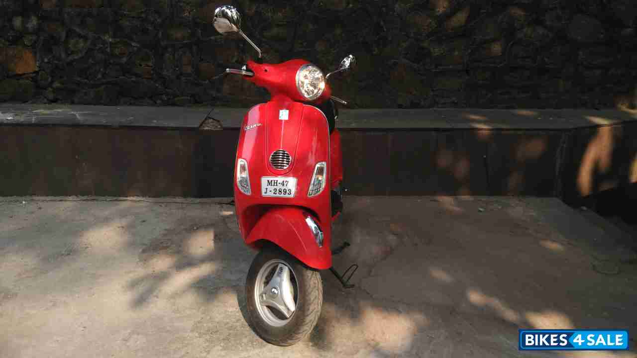 Red Vespa VX 125