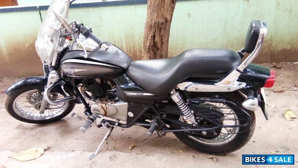 Black Bajaj Avenger Cruise 220