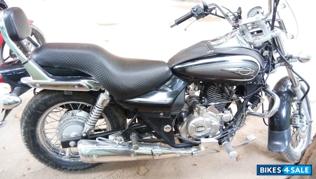 Black Bajaj Avenger Cruise 220