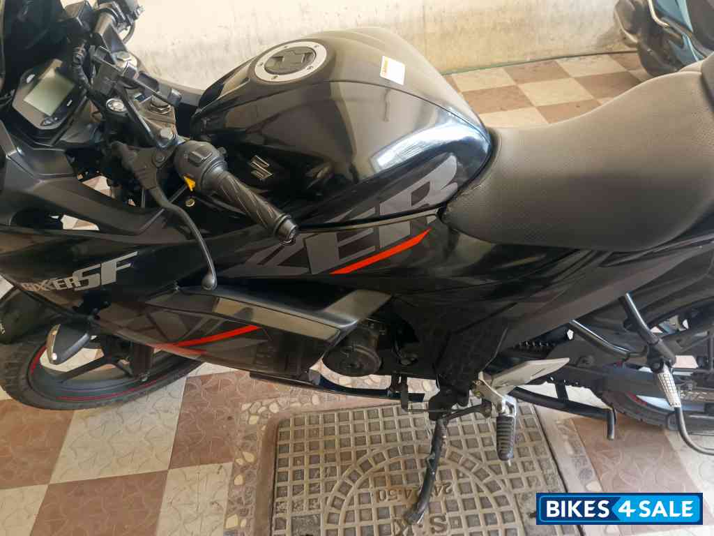 Black Suzuki Gixxer SF