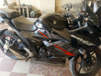 Black Suzuki Gixxer SF