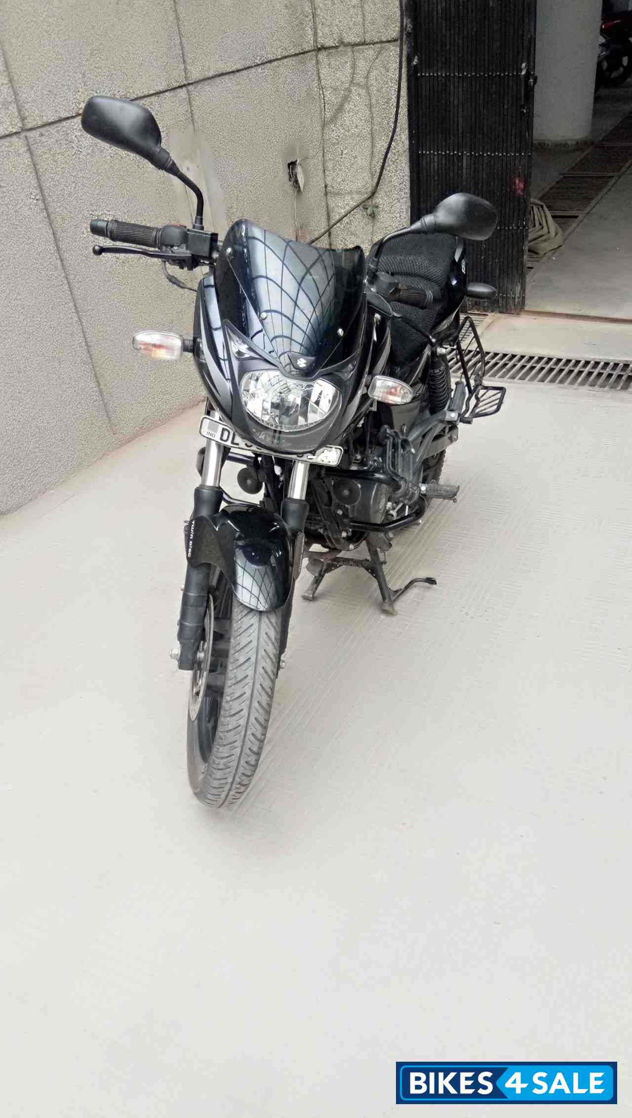 Black Bajaj Pulsar 150 Twin Disc Black Bajaj Pulsar 150 Twin Disc