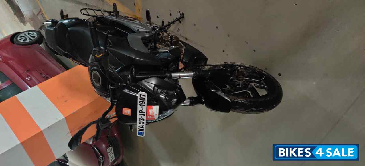 Black With Matt Finish Bajaj Dominar 400