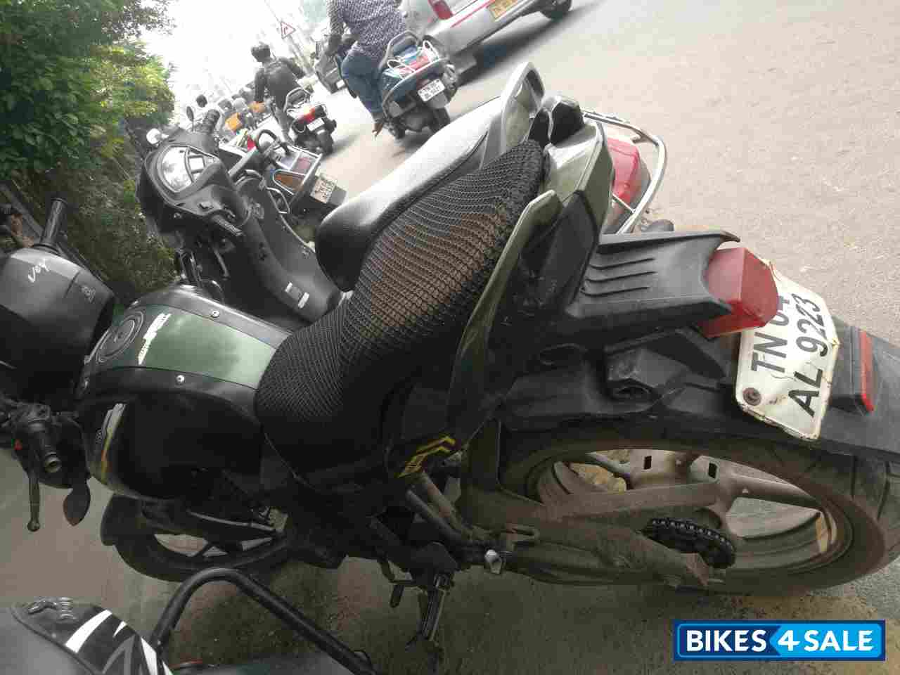 Battle Green Yamaha FZ-S