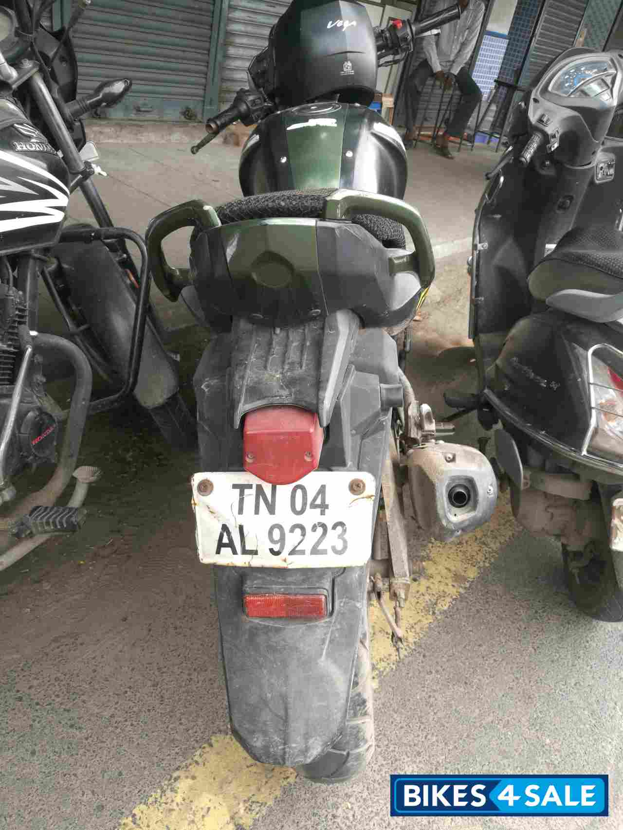 Battle Green Yamaha FZ-S