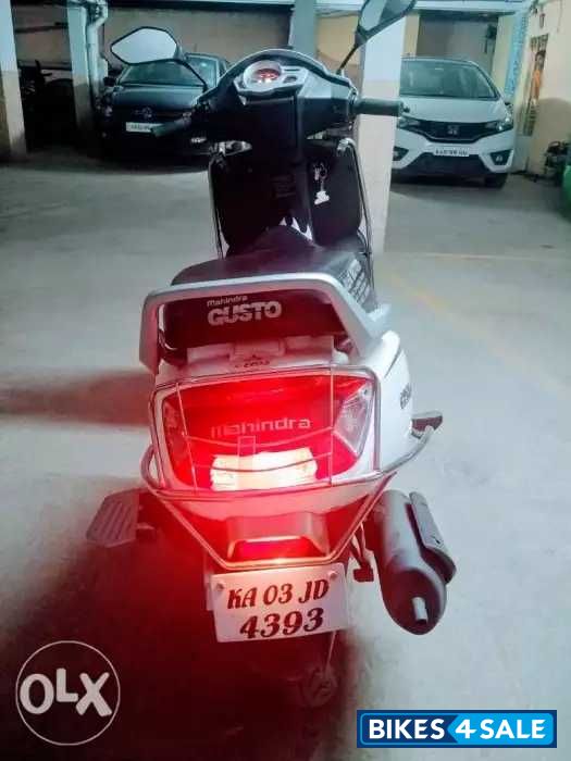 White Mahindra Gusto