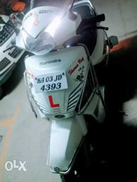 White Mahindra Gusto