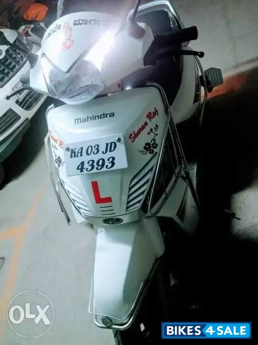 White Mahindra Gusto