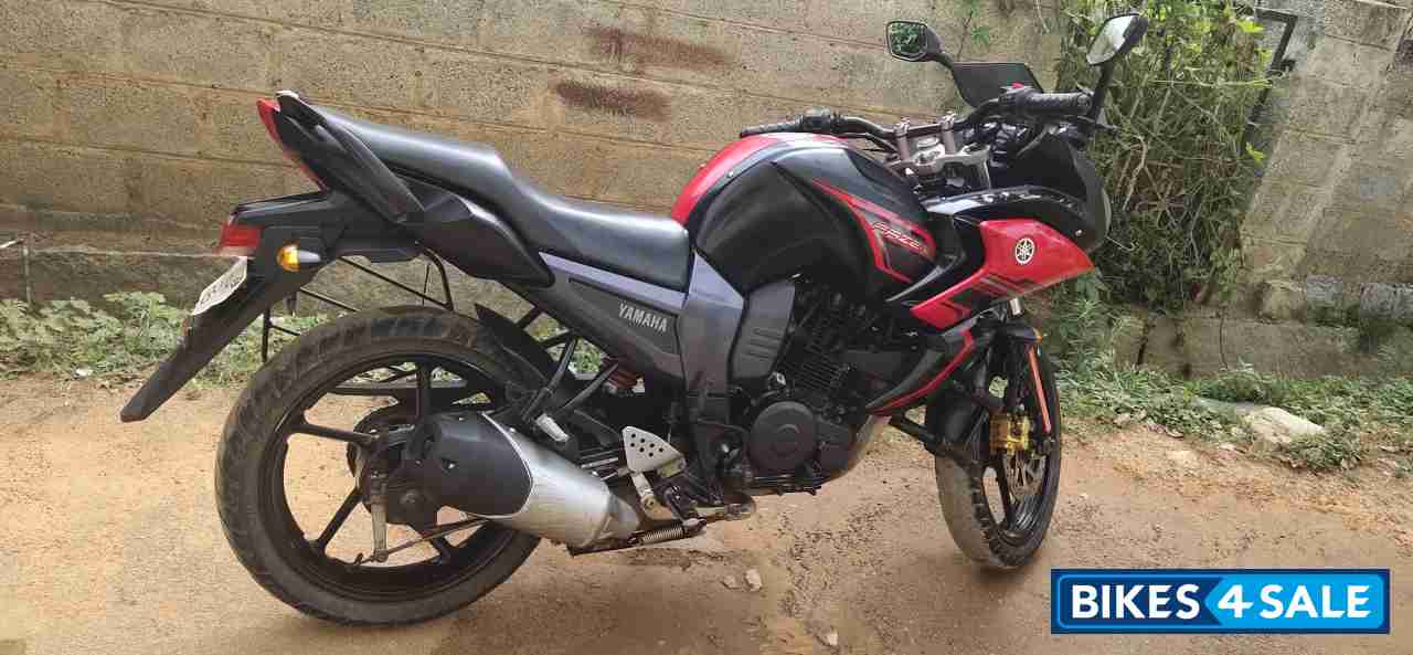 Red And Black Yamaha Fazer
