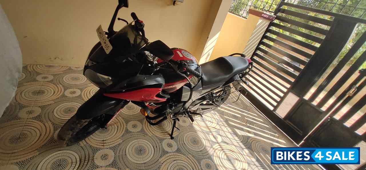 Red And Black Yamaha Fazer