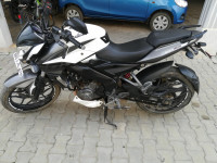 White Bajaj Pulsar 200 NS