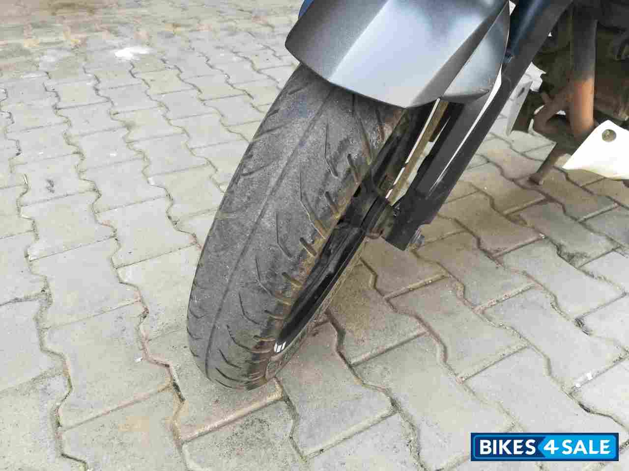 White Bajaj Pulsar 200 NS