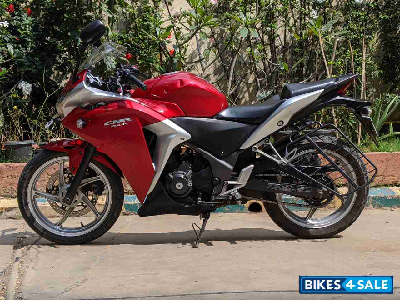 Red Honda CBR 250R ABS