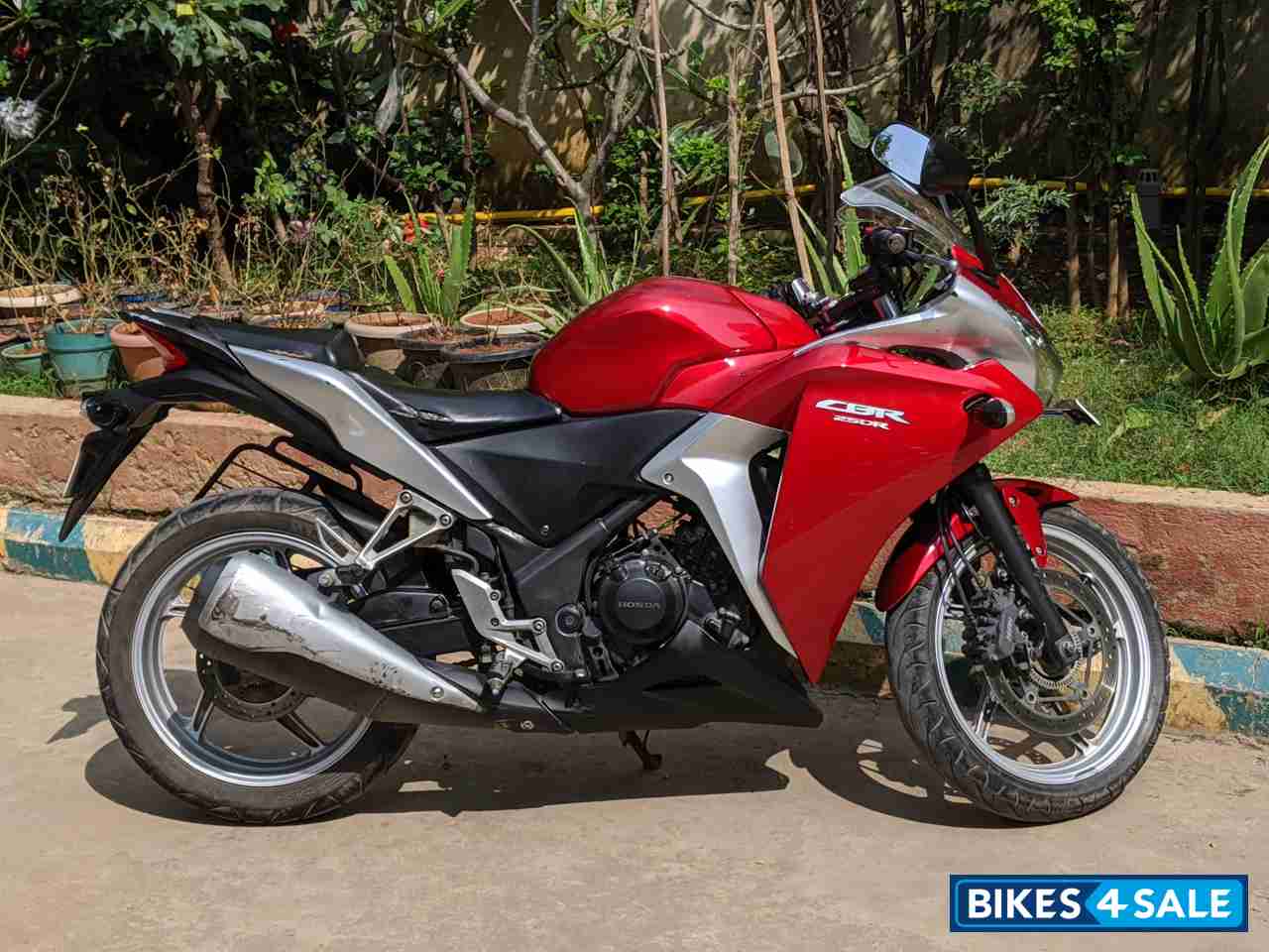 Red Honda CBR 250R ABS