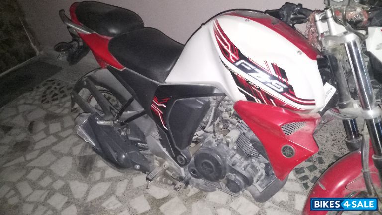 White And Red Yamaha FZ FI V2