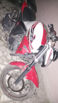 White And Red Yamaha FZ FI V2
