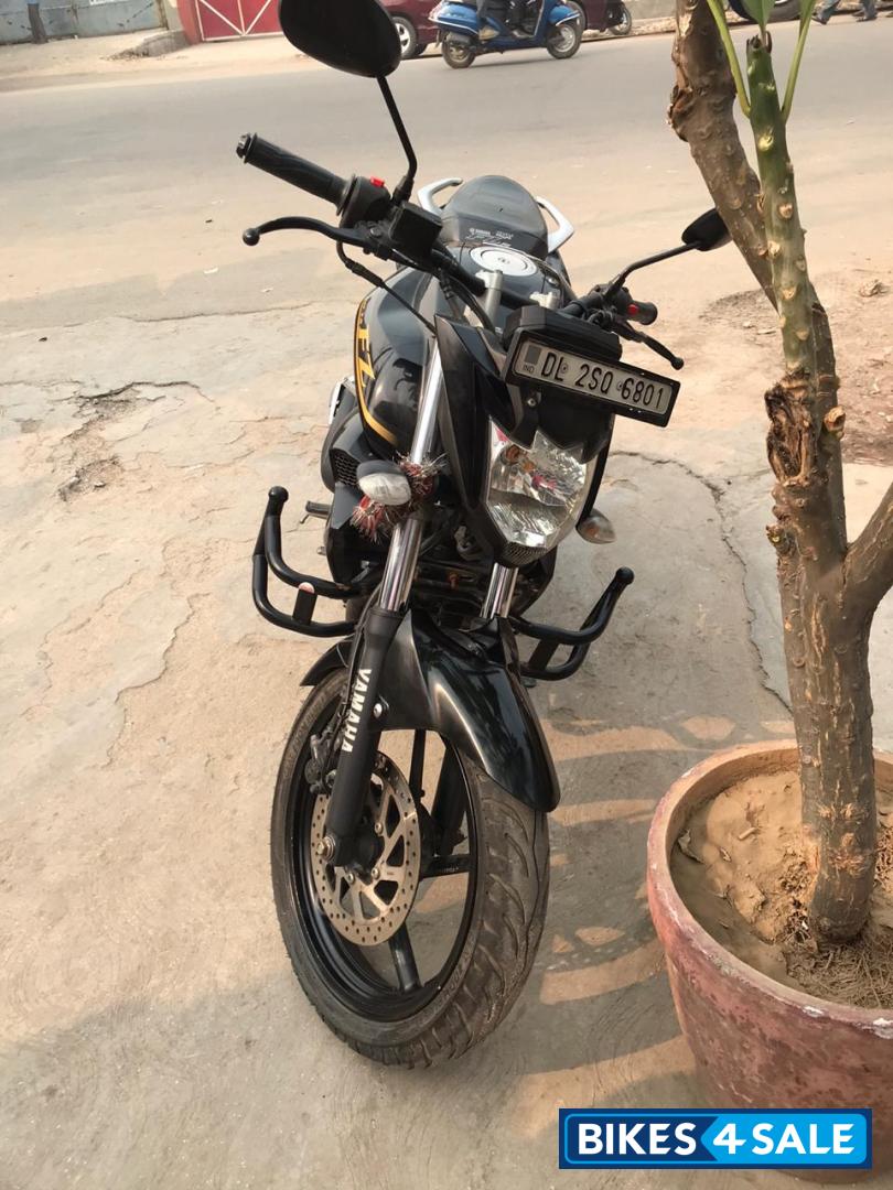 Black Yamaha FZ FI V2