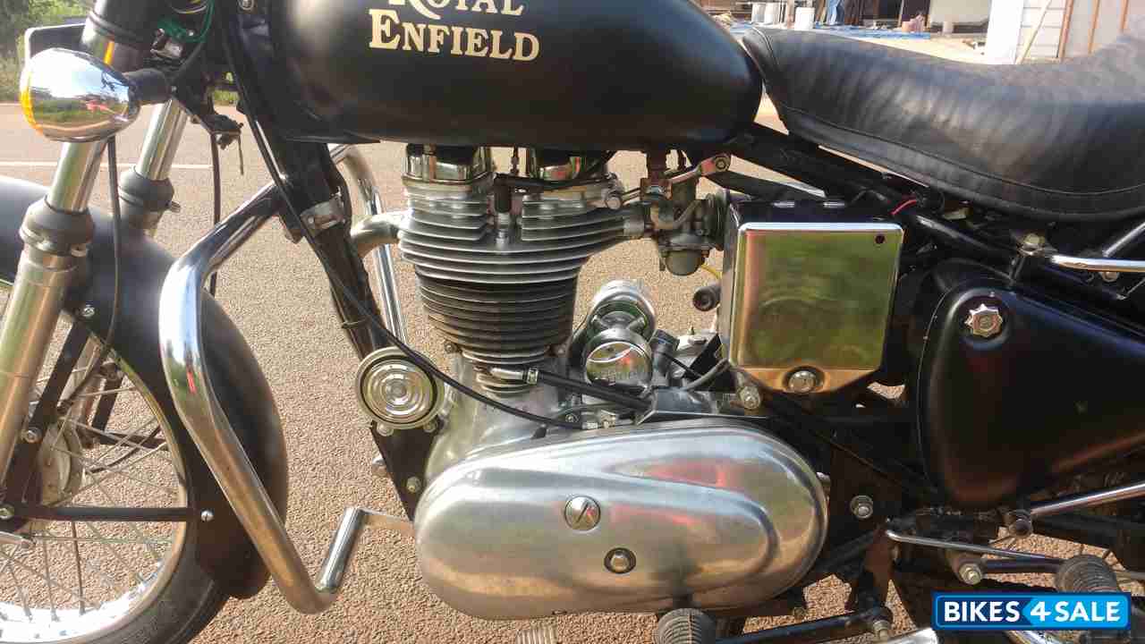 Black Royal Enfield Bullet Standard 350