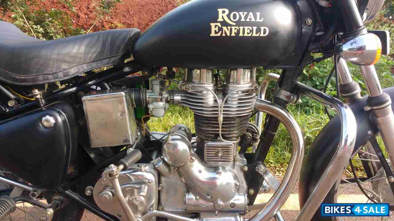 Black Royal Enfield Bullet Standard 350